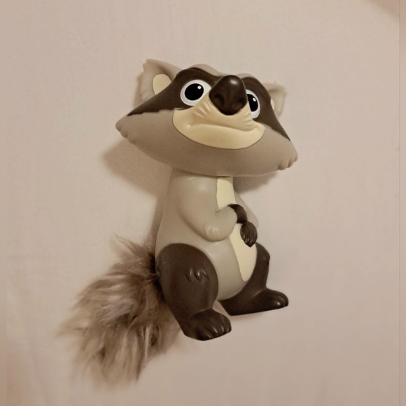 Disney Toys Disney Pocahontas Meeko Raccoon 5 Figure With Fluffy